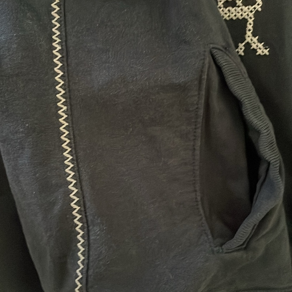 Lucky Brand Y2K cross stitched hoodie with Peacock design - Picture 4 of 4